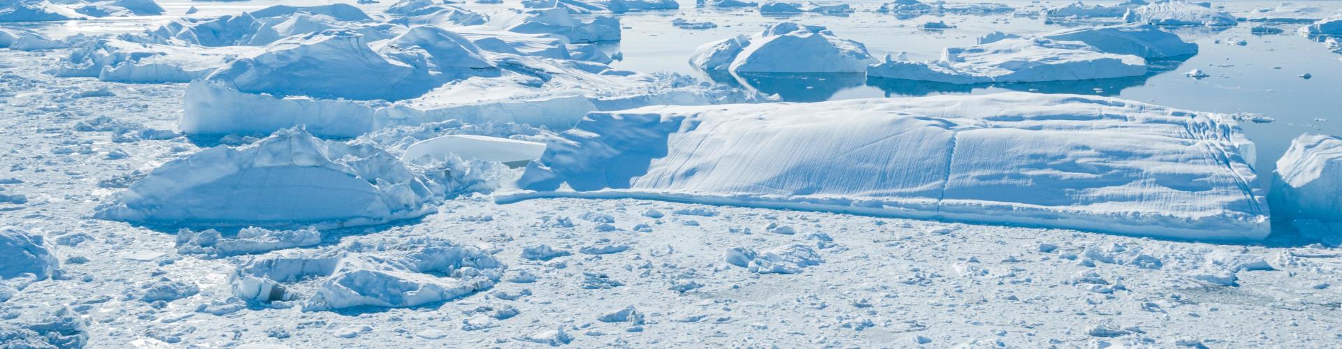 Ice sheet in Greenland continue to melt background